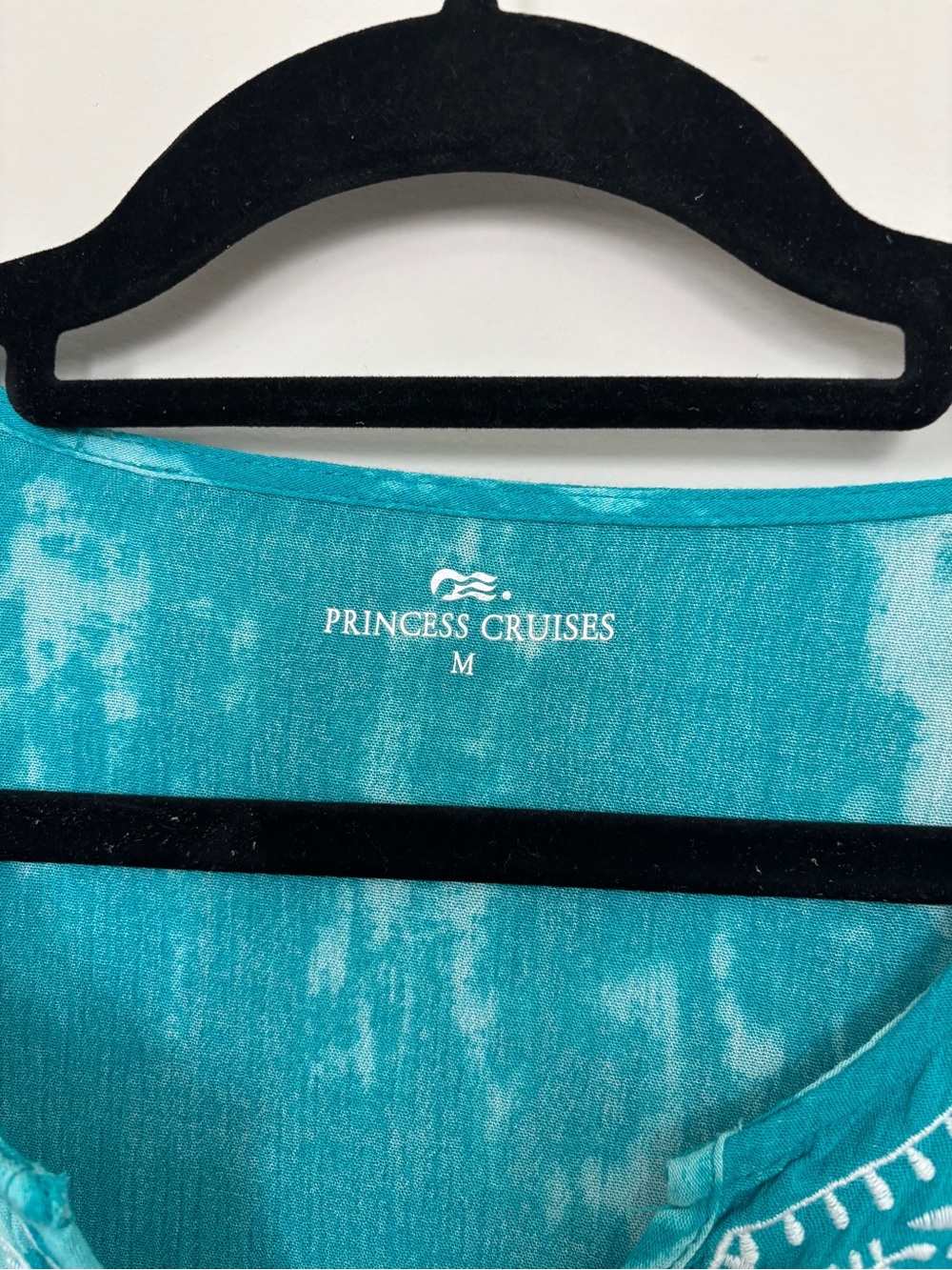 Princess Cruises Teal Embroidered V-Neck Women's Top Size M - PTP 22” Length 29” - Picture 2 of 4